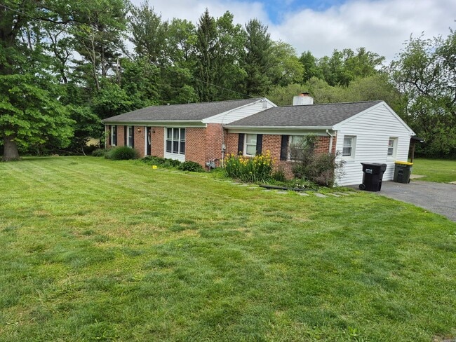 Spacious 3 Bed 2 Bath Rancher In Oxford - Spacious 3 Bed 2 Bath Rancher In Oxford House