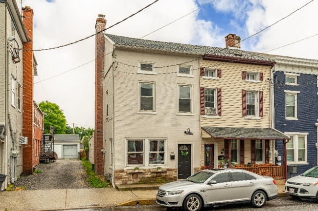 Photo - 308 Cherry St Townhome