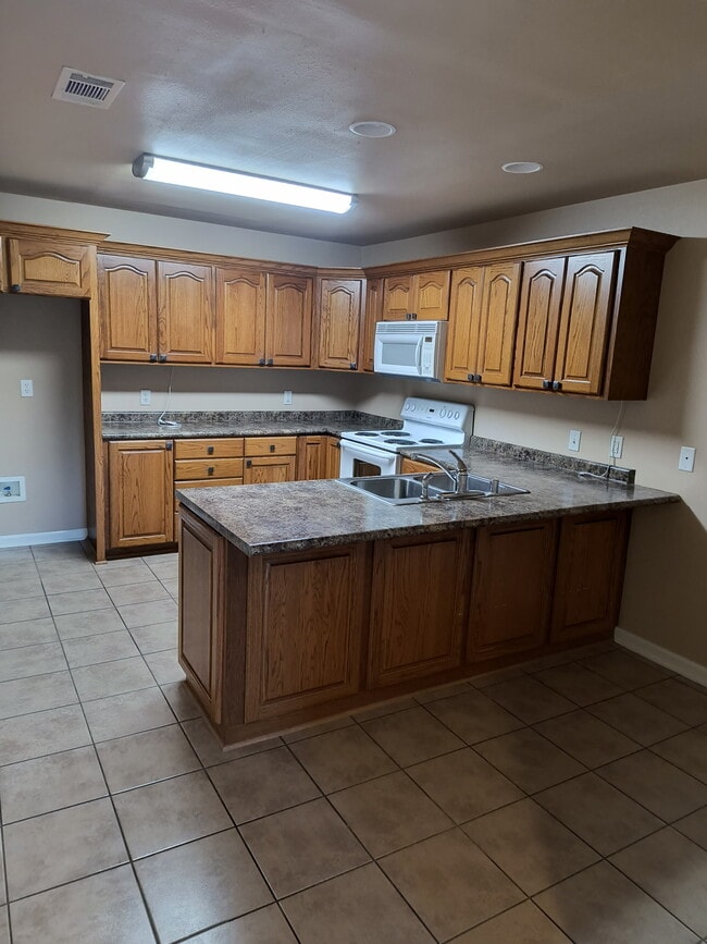 Photo - 312 S Oak St