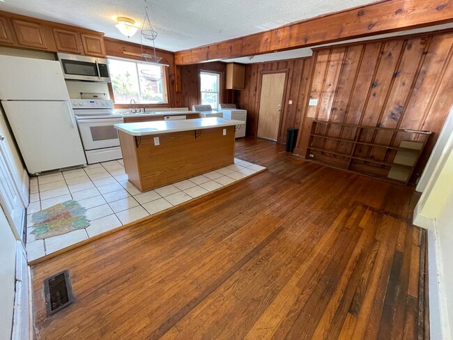 Photo - Carrboro Cool! Unique 4 bedroom house with...