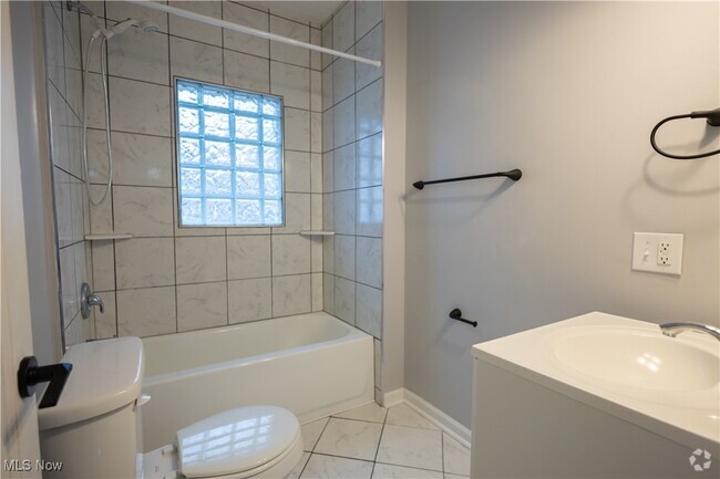 Building Photo - 1235 18th St NW Rental