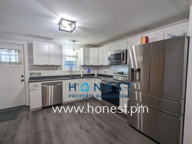 Photo - 162 College Ave