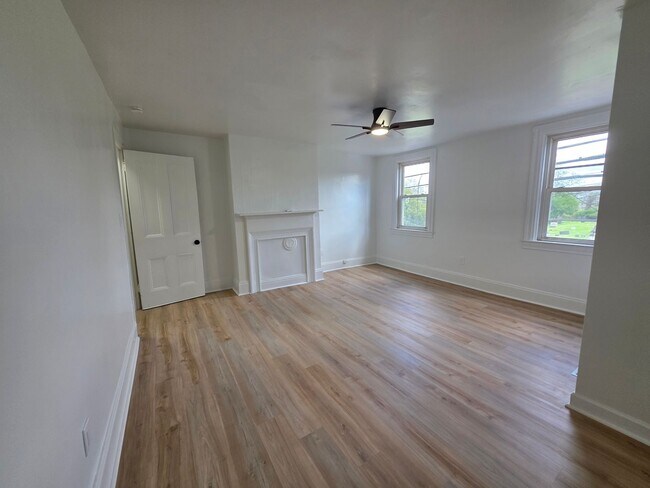 Photo - Newly Updated 3 bedroom 1 bathroom Apartment for Rent!