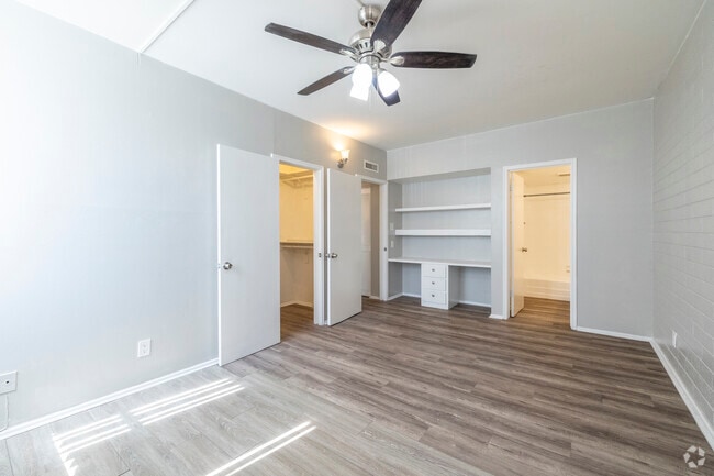 2BR, 2BA - 928SF - Main Bedroom - Tempe Terrace