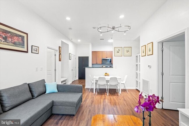 Building Photo - 309 Holland Ln Unit 104