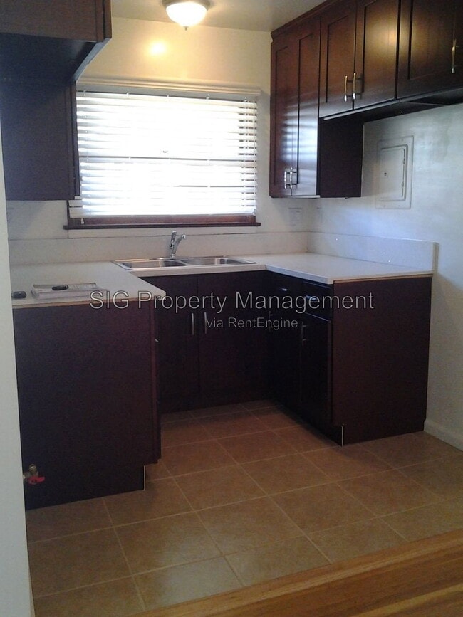 Photo - 1702 W Victory Blvd