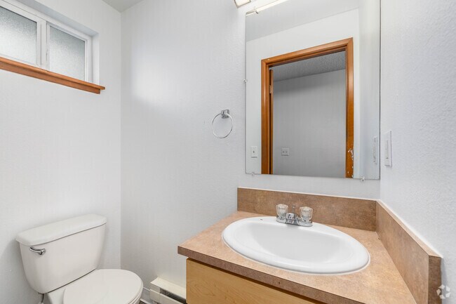 2BR, 1.5BA - 1,177SF - Bathroom