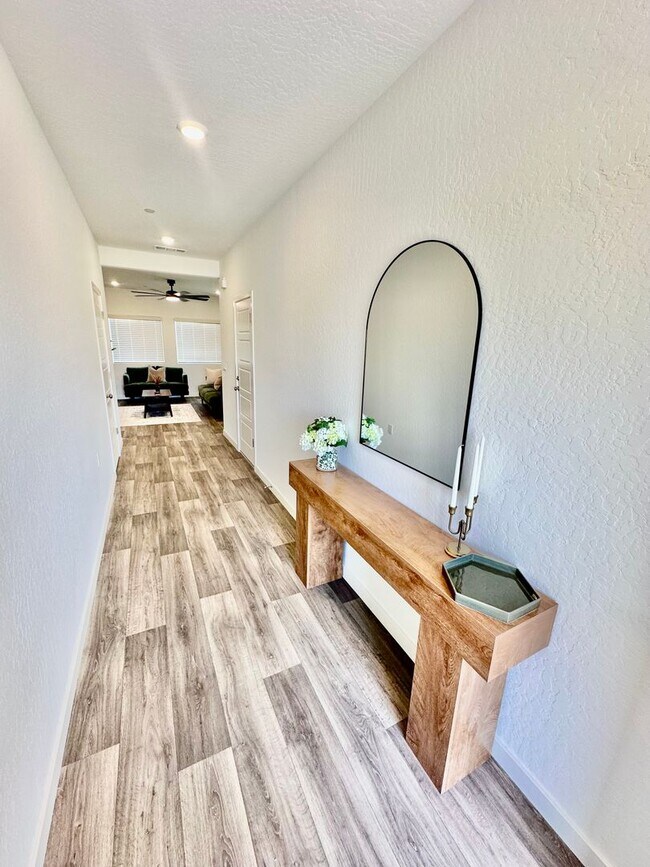Photo - 980 Rubcom Road W