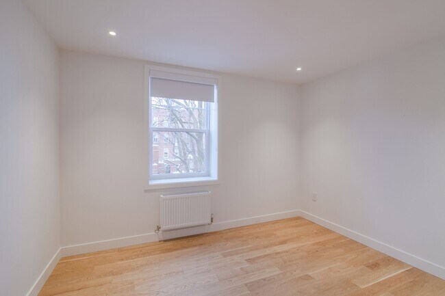 Photo - 4715 Chem. Queen Mary Unit 34