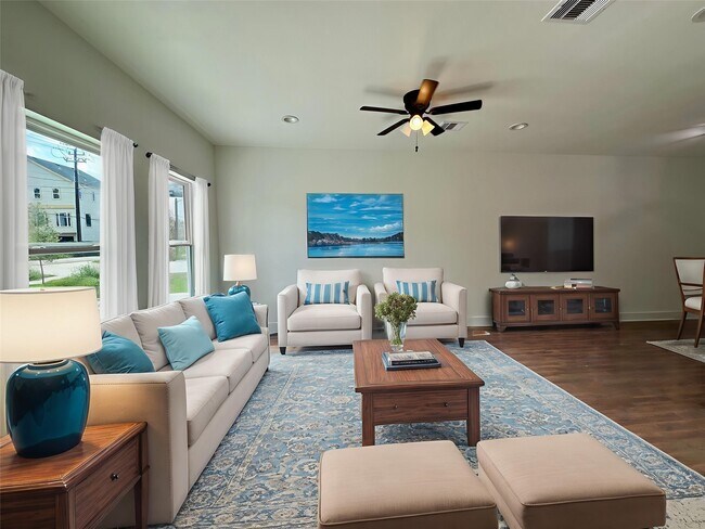 Photo - 243 Broadhurst Dr