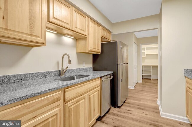 Photo - 3800 Fairfax Dr Unit 612