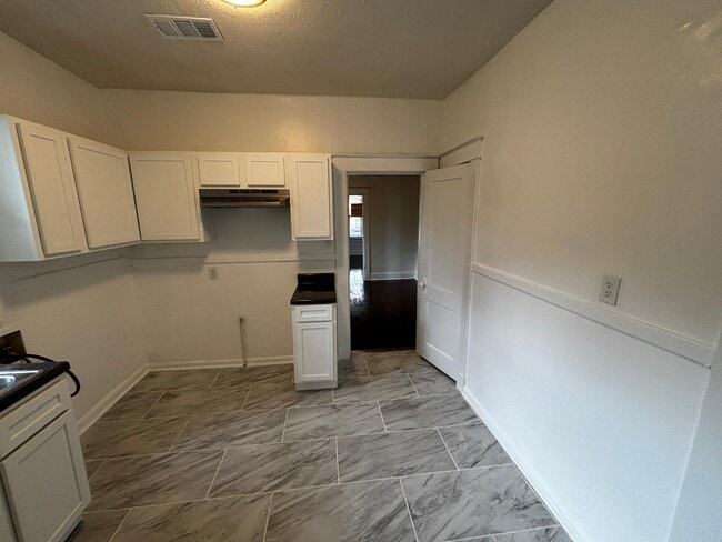 Photo - 2022 Waverly Ave