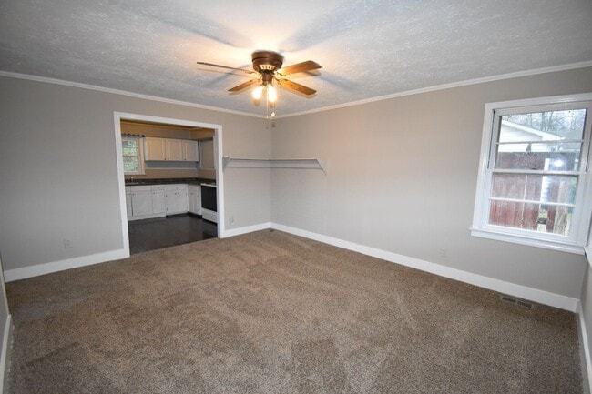 Photo - 3 Bedroom Pet Friendly Home For Rent!