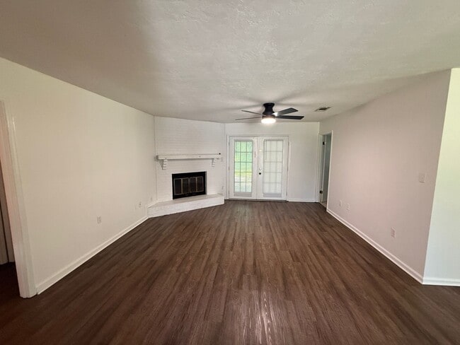 886 Meginnis Ln