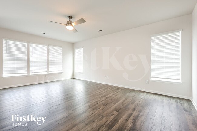 Photo - 404 Stonefence Dr