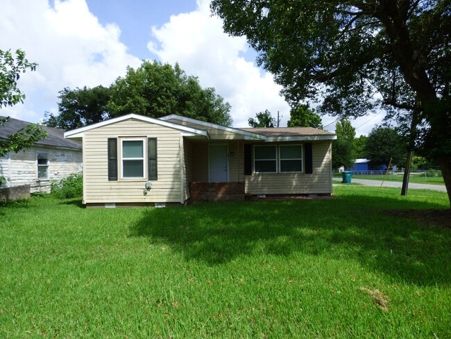 Building Photo - 811 Texas Ave