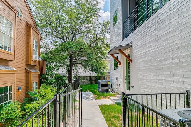 6028 Lewis St Unit 202
