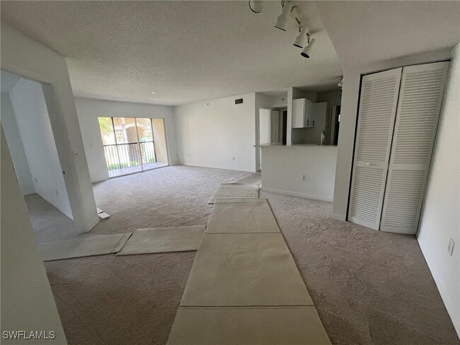 Building Photo - 8950 Colonnades Ct E Unit 824