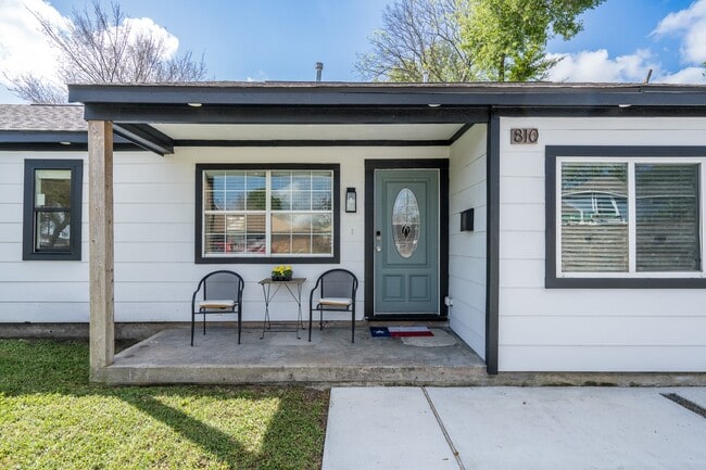 Photo - 810 Jerry St