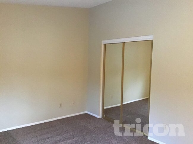 Photo - 2020 Burnside Dr