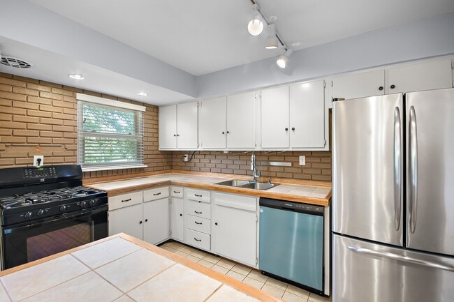 Photo - 721 Montego Dr