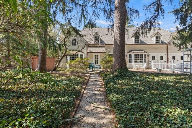 Building Photo - 87 Piping Rock Rd