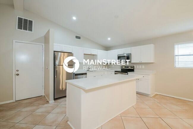 Photo - 3 Bedroom Pet-Friendly Home in SARASOTA, FL with Main Street Renewal