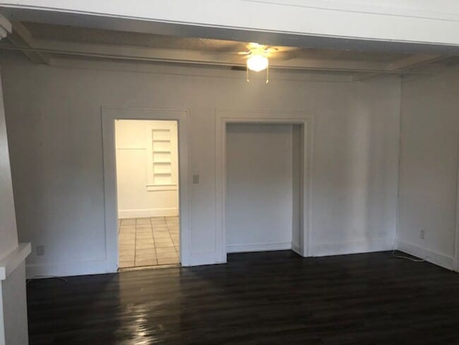 Building Photo - Lovely 3 bedroom 2 bathroom in St. Petersburg