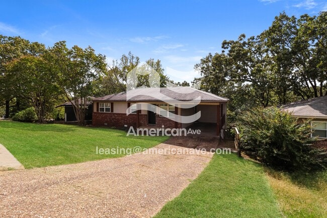 Photo - 501 Lindenhurst Dr