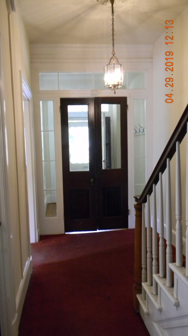 Foyer - 311 N High St Unit Front Apartment