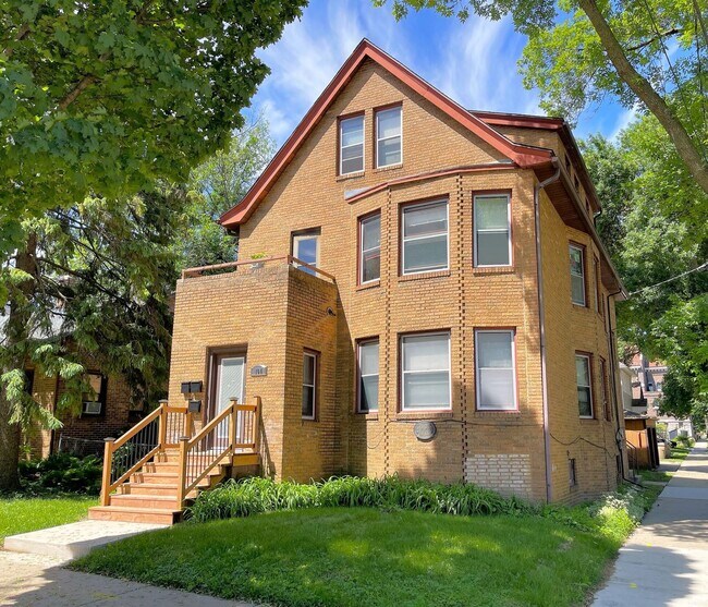Building Photo - 104 S Mills St Unit Entire Building Rental