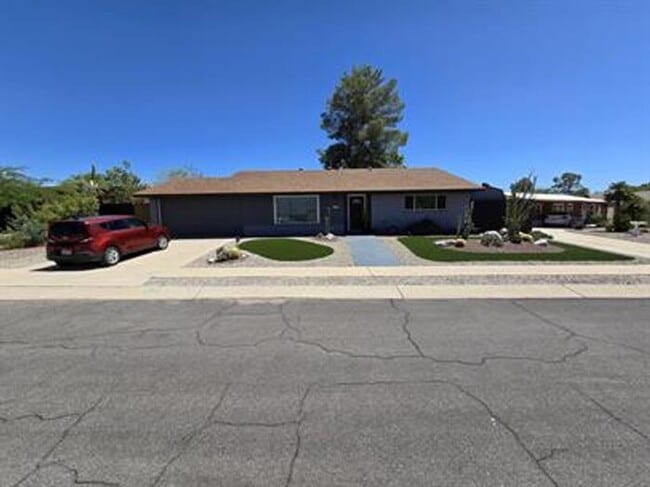 Building Photo - SPECIAL HALF OFF FIRST MONTH RENT!! Beautiful Eastside Home Won't Last!!! Must See!!!