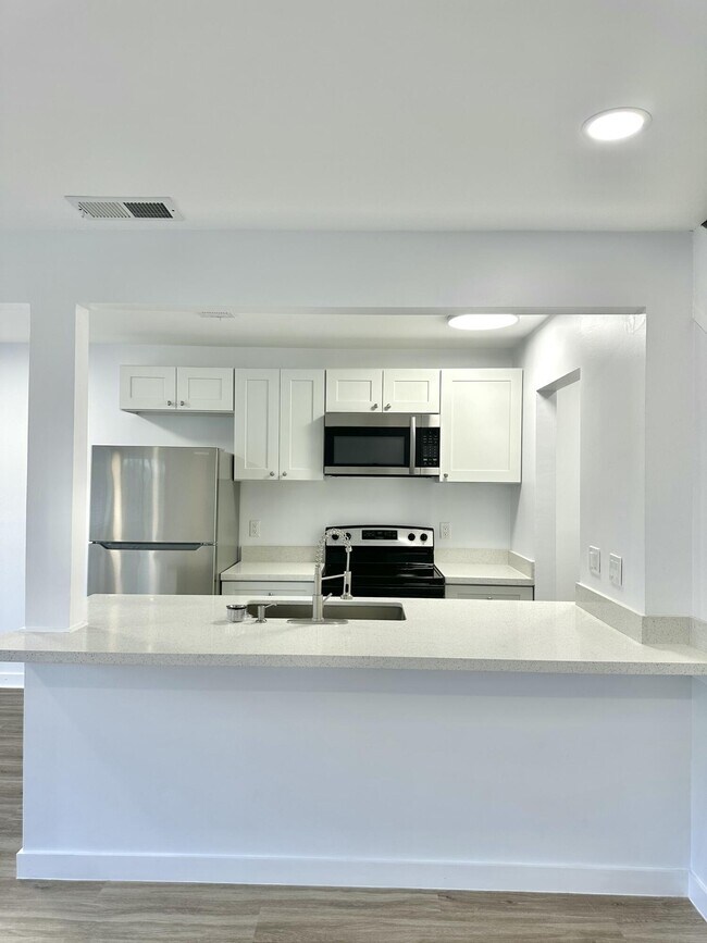 Photo - 906 E Tiffany Dr Unit 2