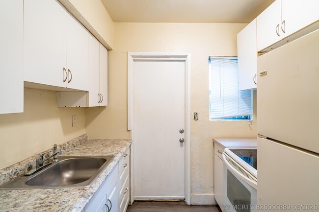 Photo - 533 NE 2nd Ave