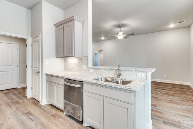 Photo - 2806 Clover Dr