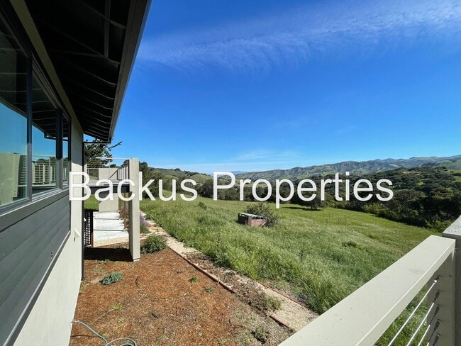 Building Photo - Wonderful three bedroom home with great views