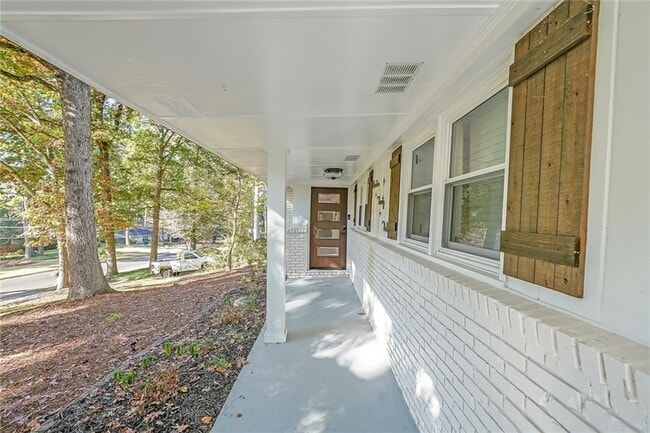 Photo - 1923 Forest Green Dr NE