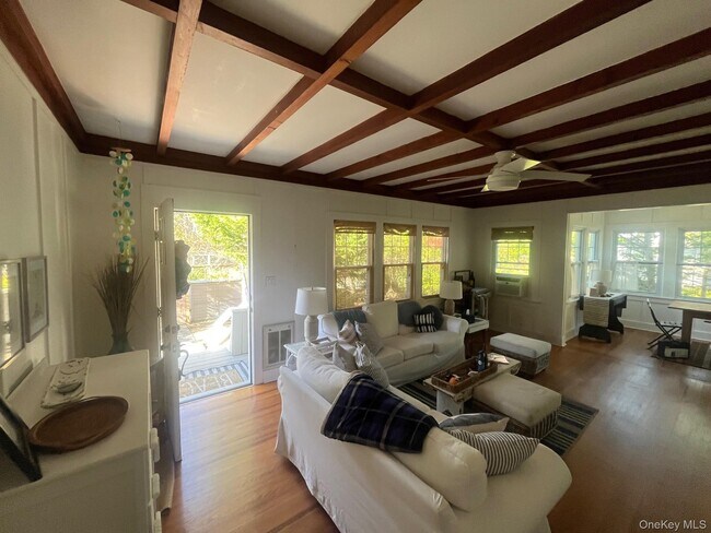 22 Crescent Ave