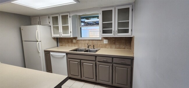 Photo - 2527 Meandering Trail