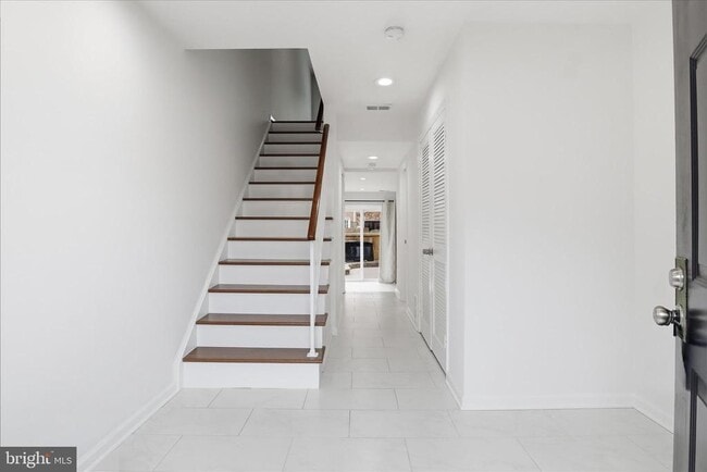 Photo - 5118 Woodmire Ln