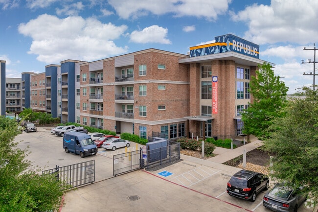 Building Photo - Republic at Alamo Heights Rental