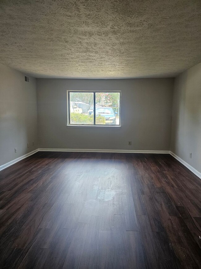 Photo - Conveniently Located Affordable Condo For Rent