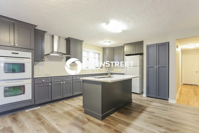 Photo - 4 Bedroom Pet-Friendly Home in AURORA, CO with Main Street Renewal
