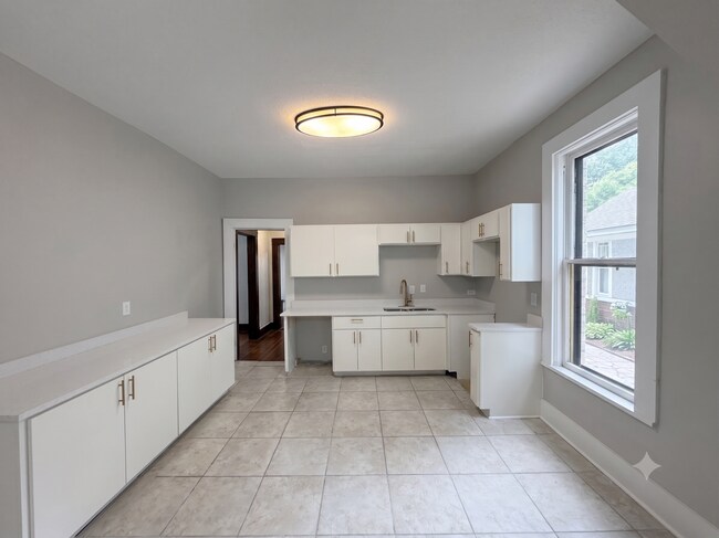 Photo - 1258 Agnes Pl
