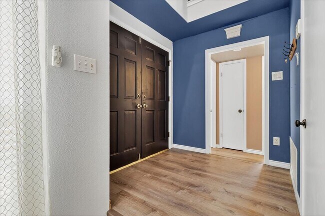 Photo - 5410 Fox Run Dr