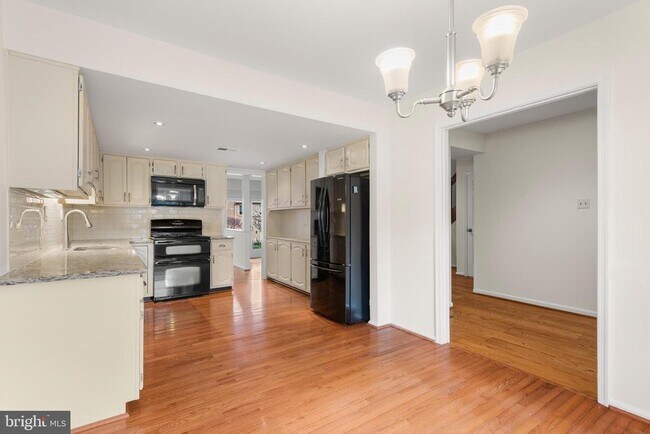 Photo - 11 Treaty Dr