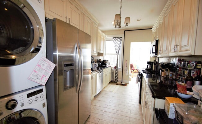 Building Photo - 11 Babcock St Unit 2