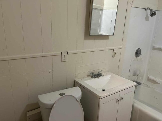 Photo - 908 Schuyler St