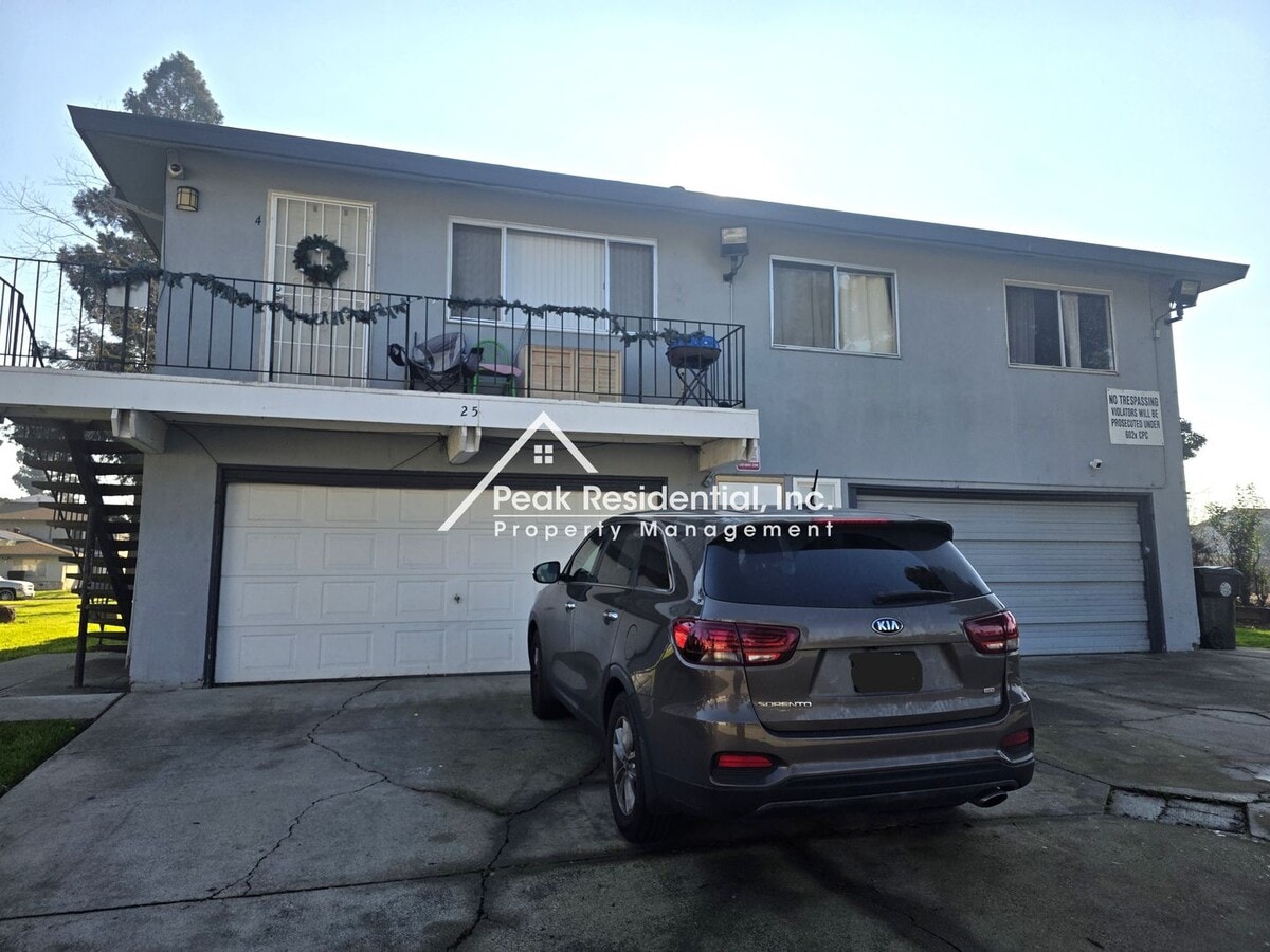 Photo - Charming 2 bedroom 1 bathroom Apartment!