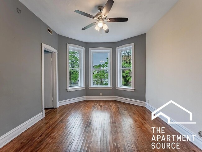 Building Photo - 1426 S Avers Ave Unit 2